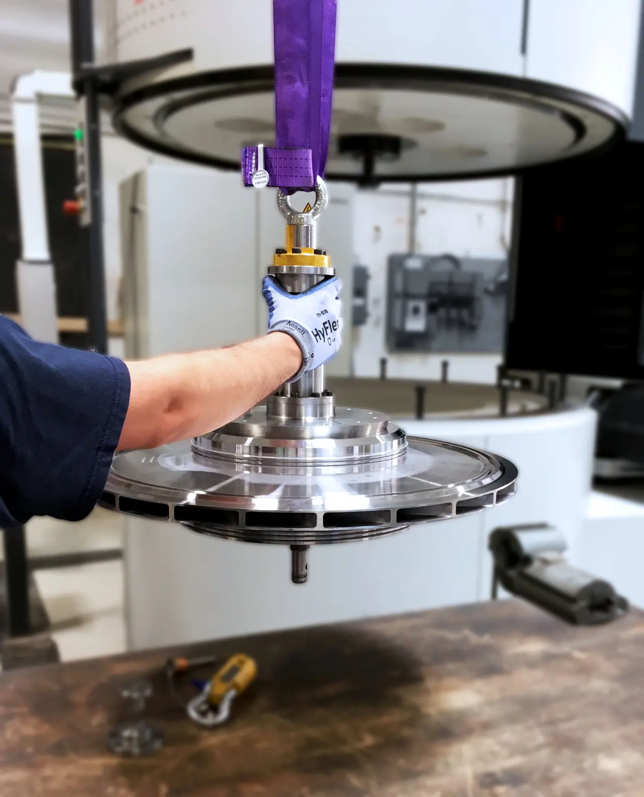 Tooling with cone elements for rotors with center bore
