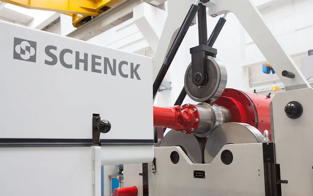 HM Baureihe Produktbild groß HM70 Ansicht der Auswuchtmaschine HM 70 mit Testrotor